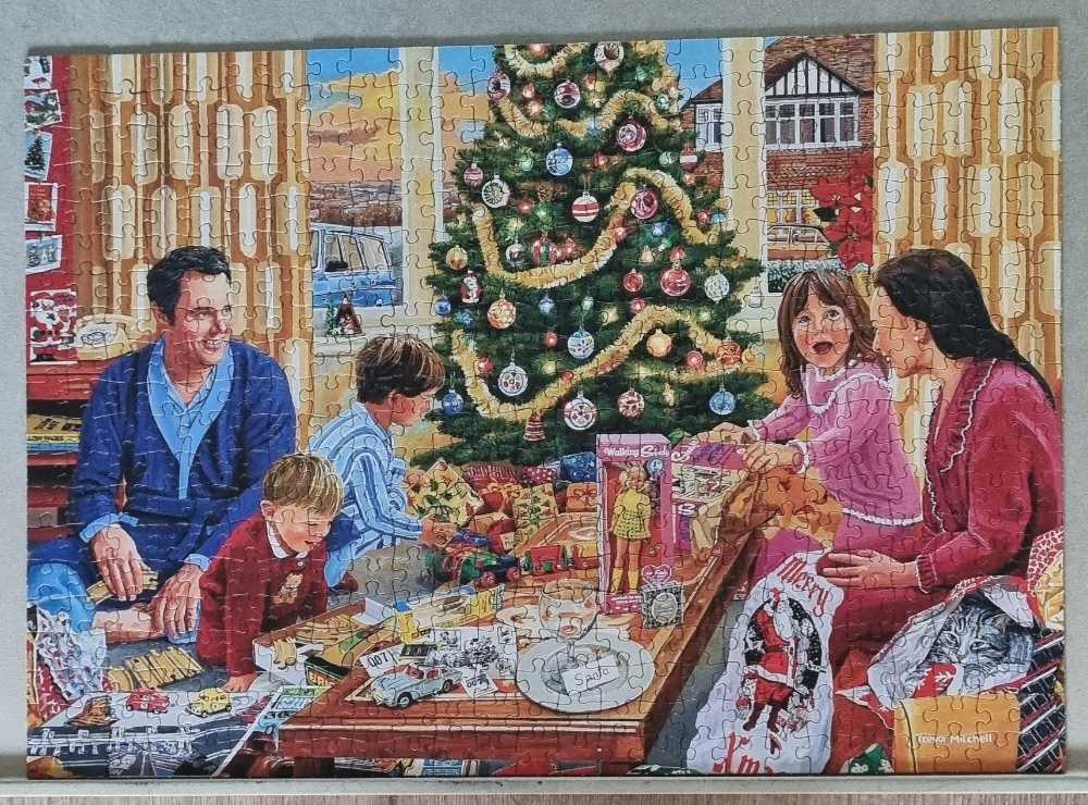 A Christmas To Remember - Gibsons puzzle collectible [Barcode 5012269050684] - Main Image 3