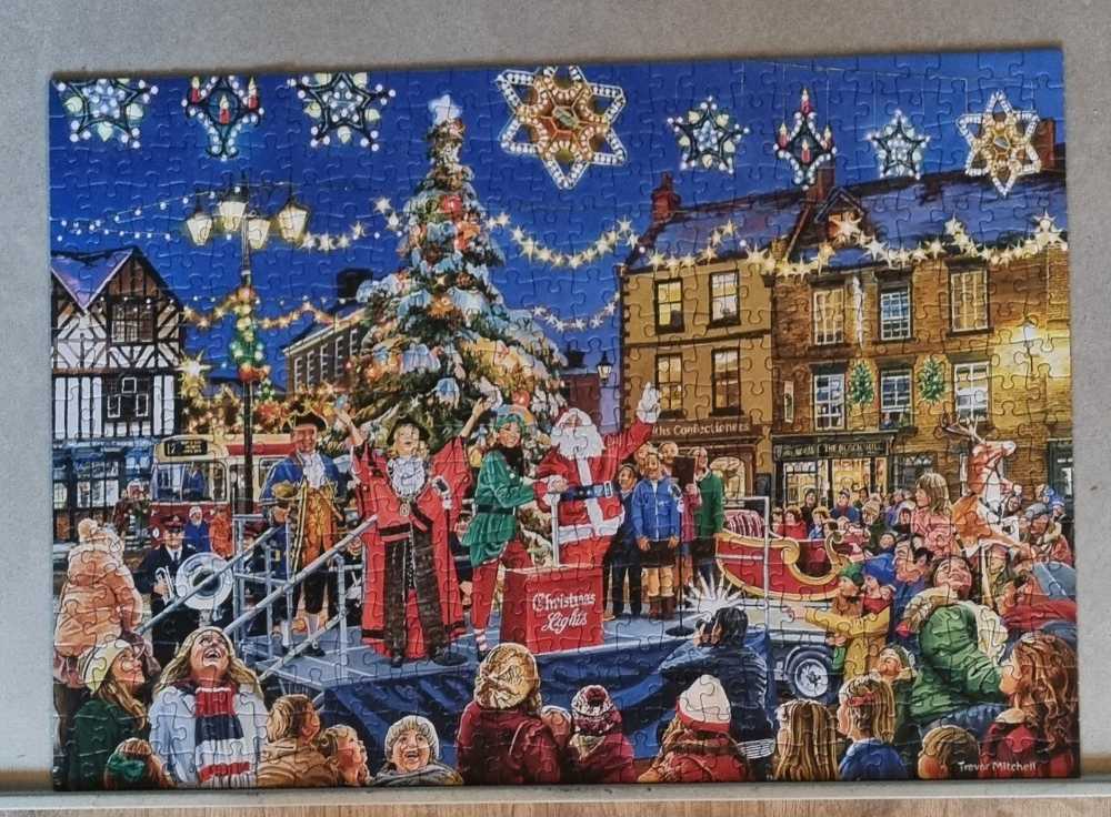 A Christmas To Remember - Gibsons puzzle collectible [Barcode 5012269050684] - Main Image 4