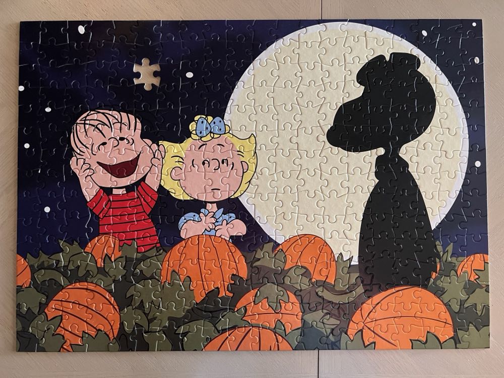 The Great Pumpkin - Buffalo puzzle collectible [Barcode 9780594287452] - Main Image 2