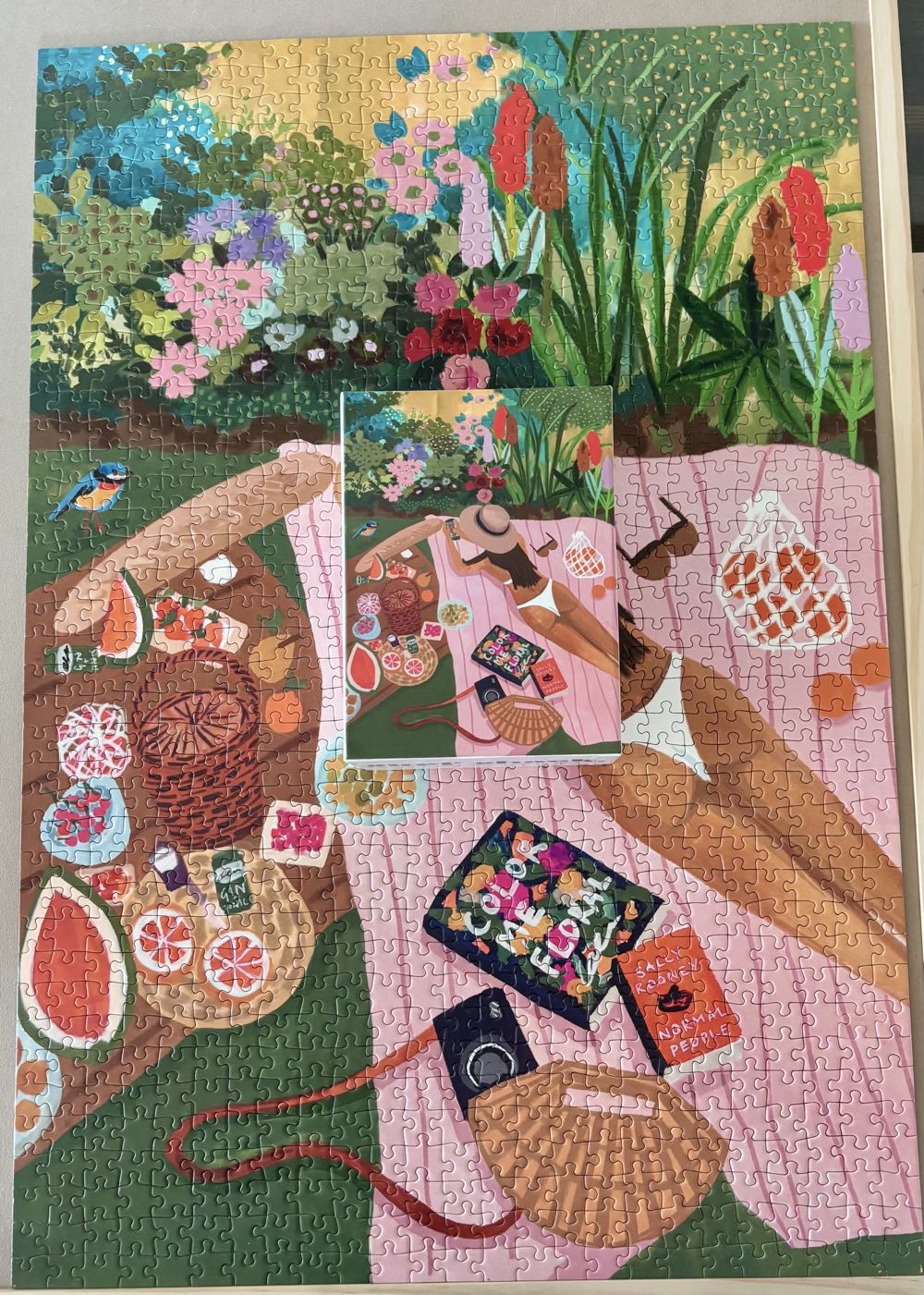 Sunbathers - Surf Shack Puzzles puzzle collectible [Barcode 712179814011] - Main Image 2