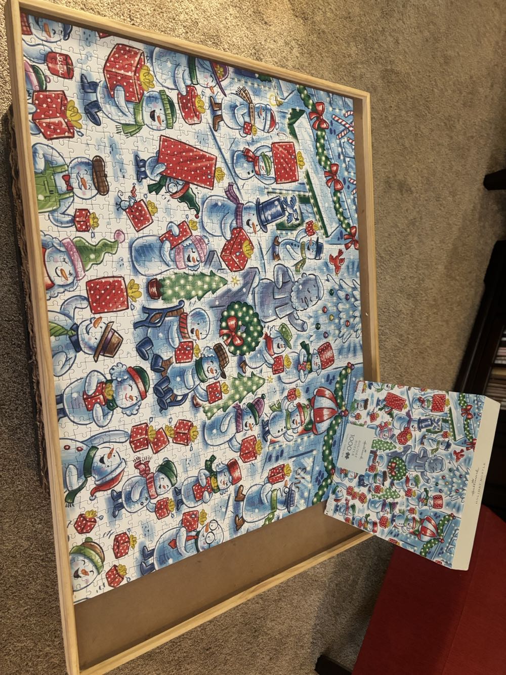 Holiday Hustle - Hallmark 🇺🇸 puzzle collectible [Barcode 661127061949] - Main Image 4