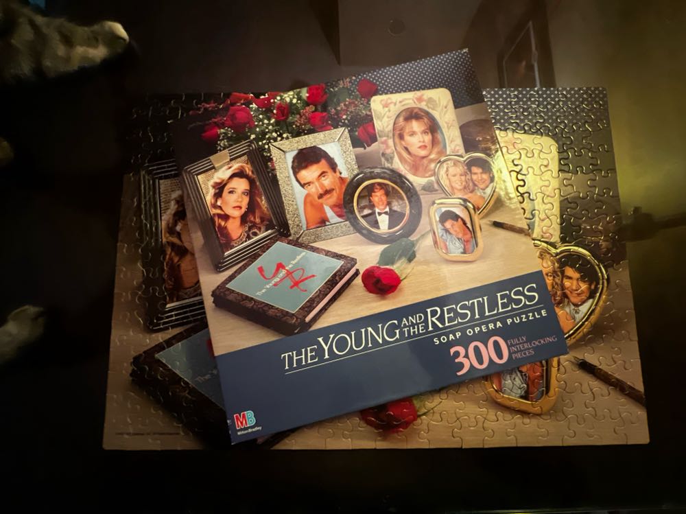 The Young And The Restless - Milton Bradley puzzle collectible [Barcode 032244041600] - Main Image 2