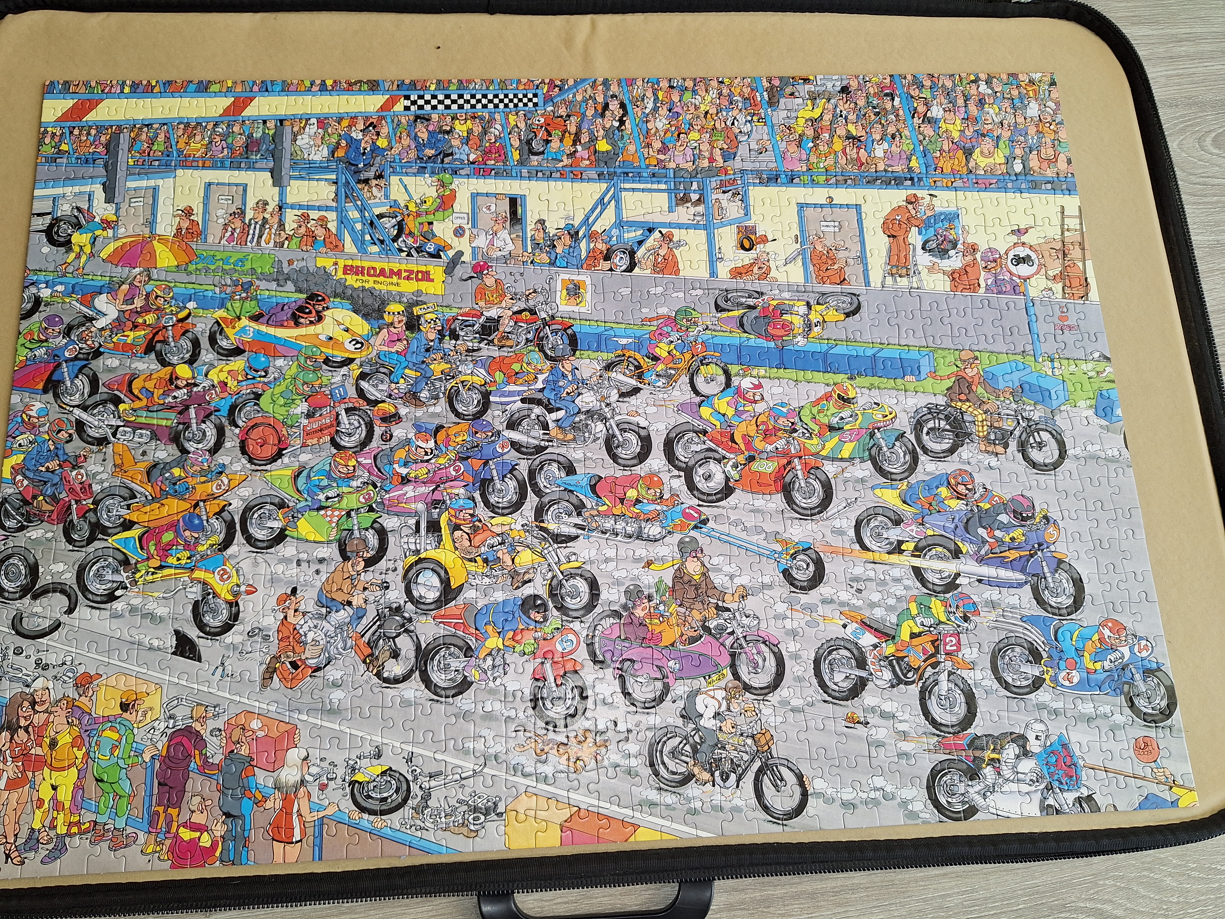 Motorrace  puzzle collectible - Main Image 2