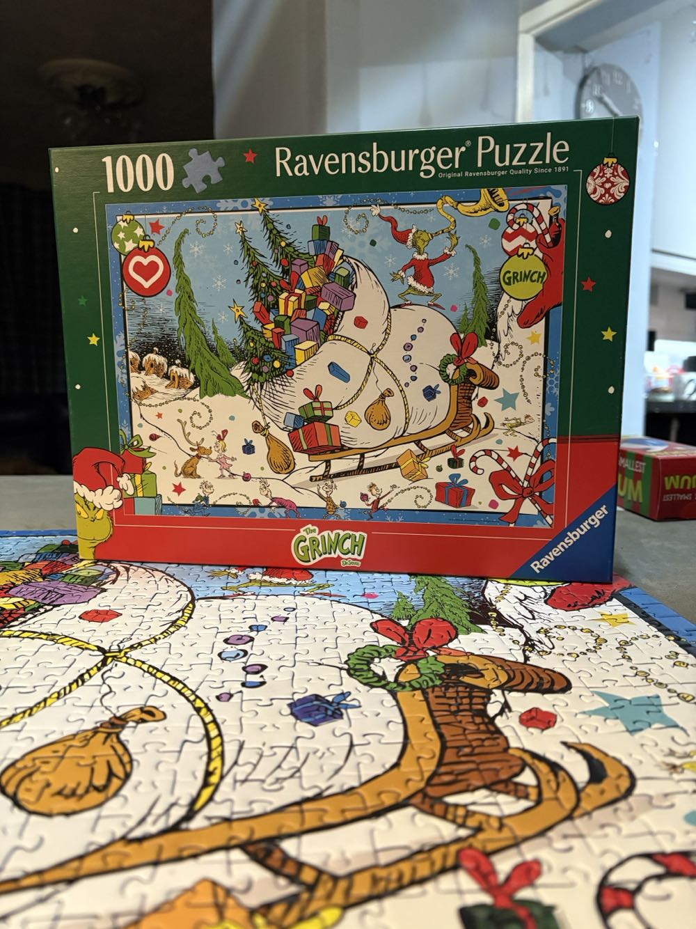 Merry Grinchmas! - Ravensburger puzzle collectible [Barcode 4005555013518] - Main Image 3