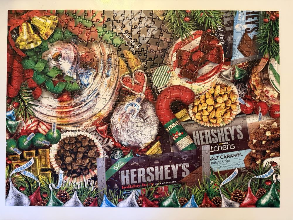 Hershey Christmas - Master Pieces puzzle collectible [Barcode 705988323645] - Main Image 2