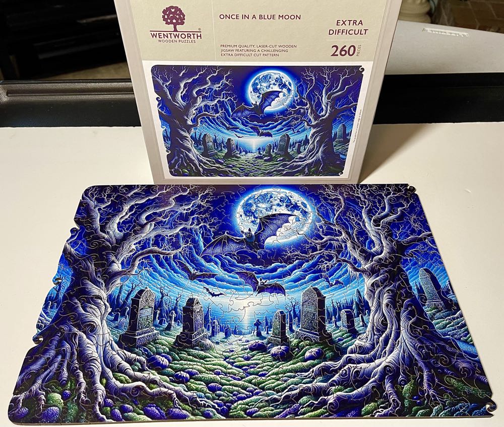 Once In A Blue Moon - Wentworth Wooden Puzzles 🇬🇧 puzzle collectible [Barcode 6050265405236] - Main Image 3