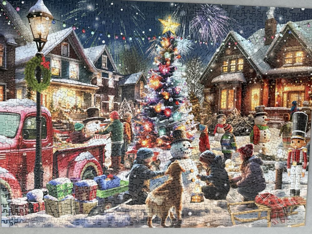 Snowman Contest 💎 - Vermont Christmas Company puzzle collectible [Barcode 819273027160] - Main Image 2