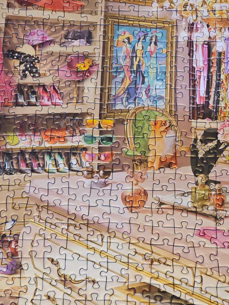 The Coveted Closet NEW - Ravensburger puzzle collectible [Barcode 4005555014836] - Main Image 3
