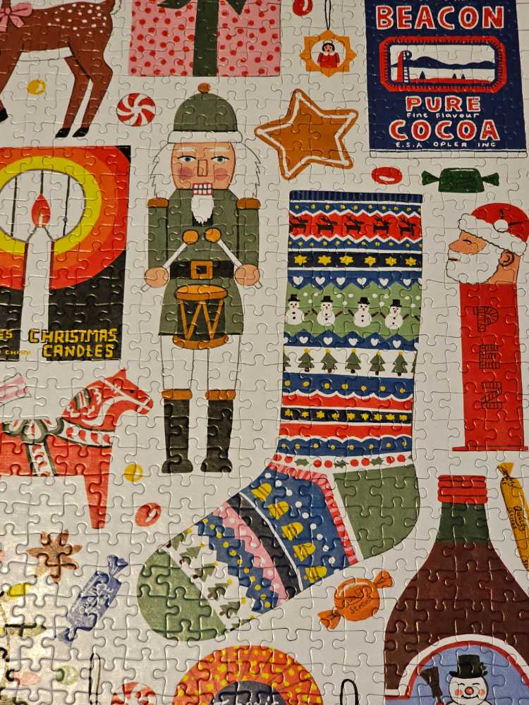 Christmas - Happily Puzzles puzzle collectible [Barcode 604565870315] - Main Image 4