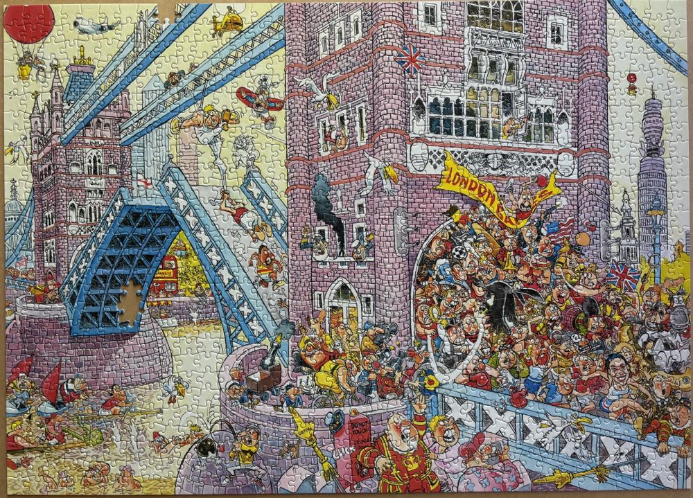 Wasgij Mystery 8 - The Final Hurdle - Holdson puzzle collectible [Barcode 9414131092994] - Main Image 2