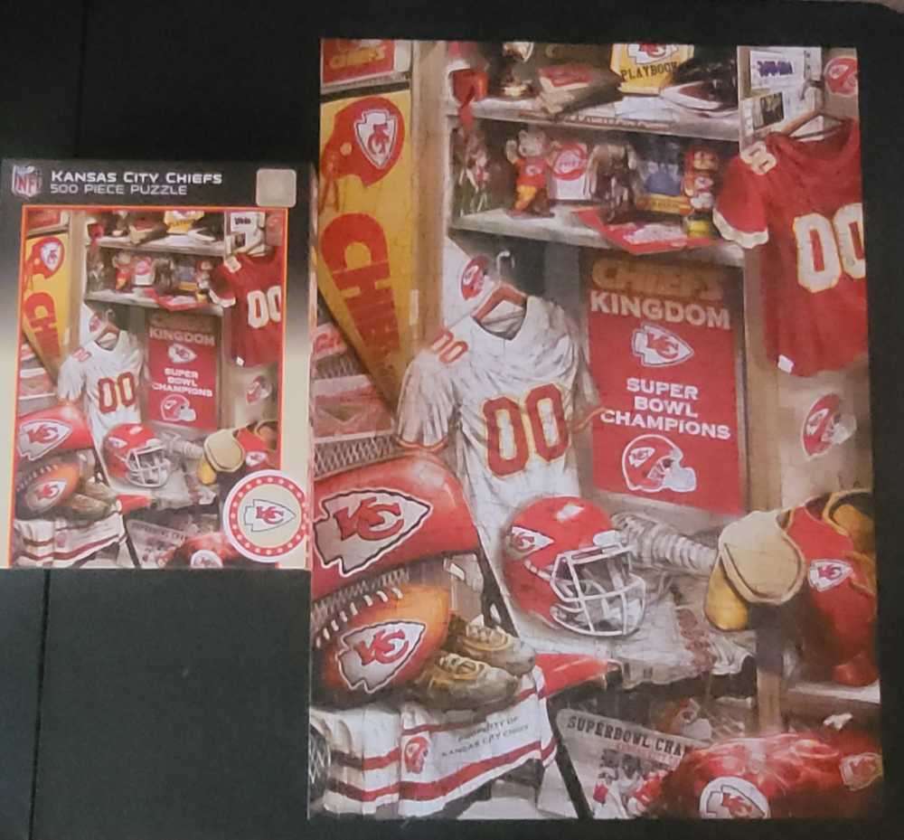 Kansas City Chiefs Locker Room 15”x21”  puzzle collectible [Barcode 705988017667] - Main Image 2