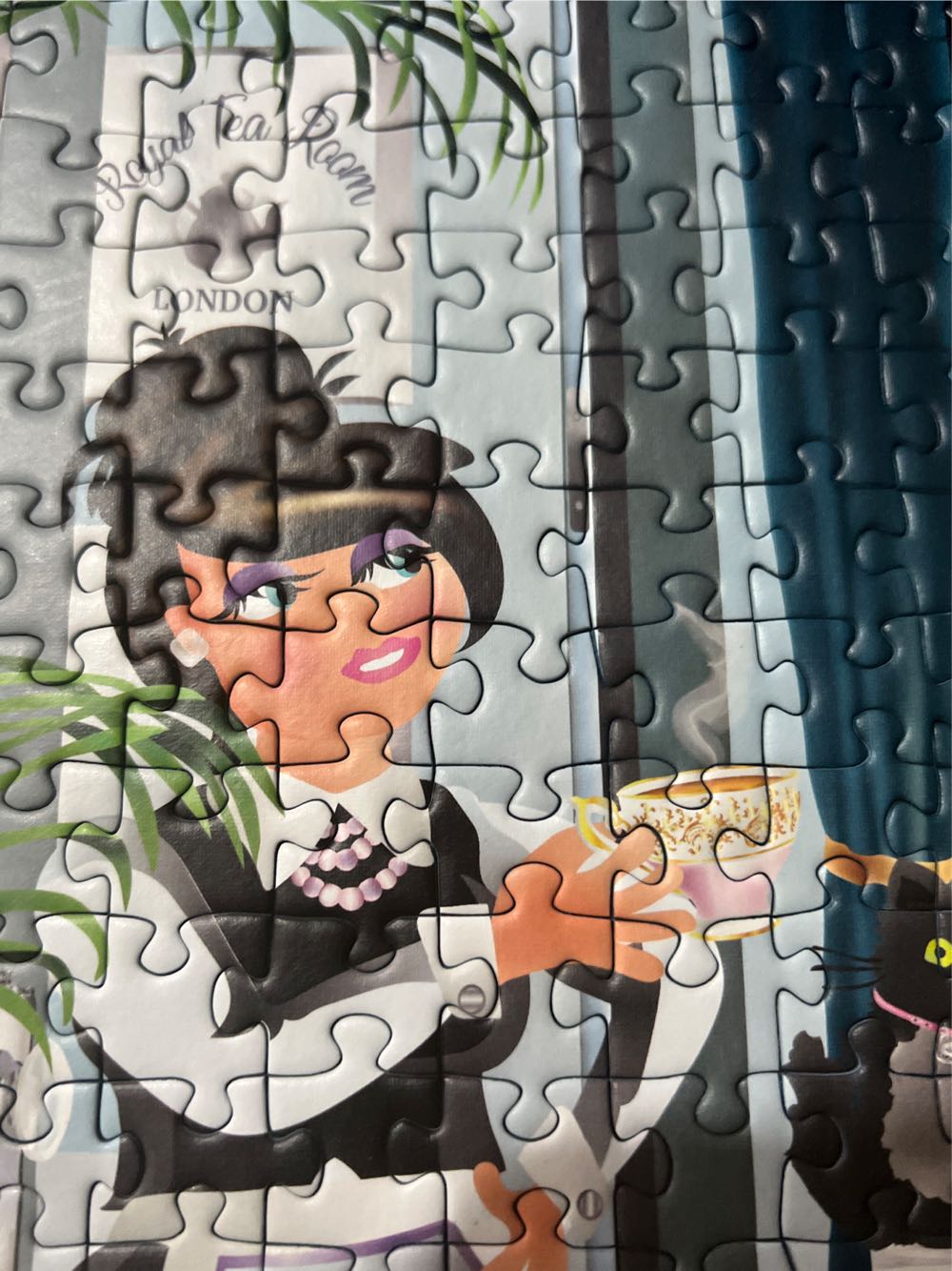 London Tea Party - Ravensburger puzzle collectible [Barcode 4005556172740] - Main Image 3