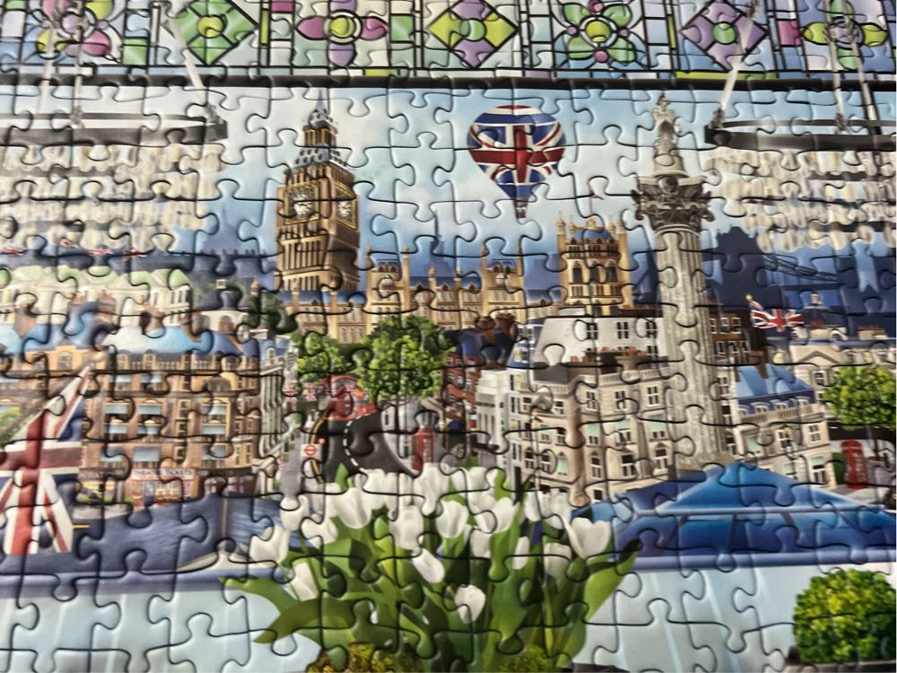 London Tea Party - Ravensburger puzzle collectible [Barcode 4005556172740] - Main Image 4