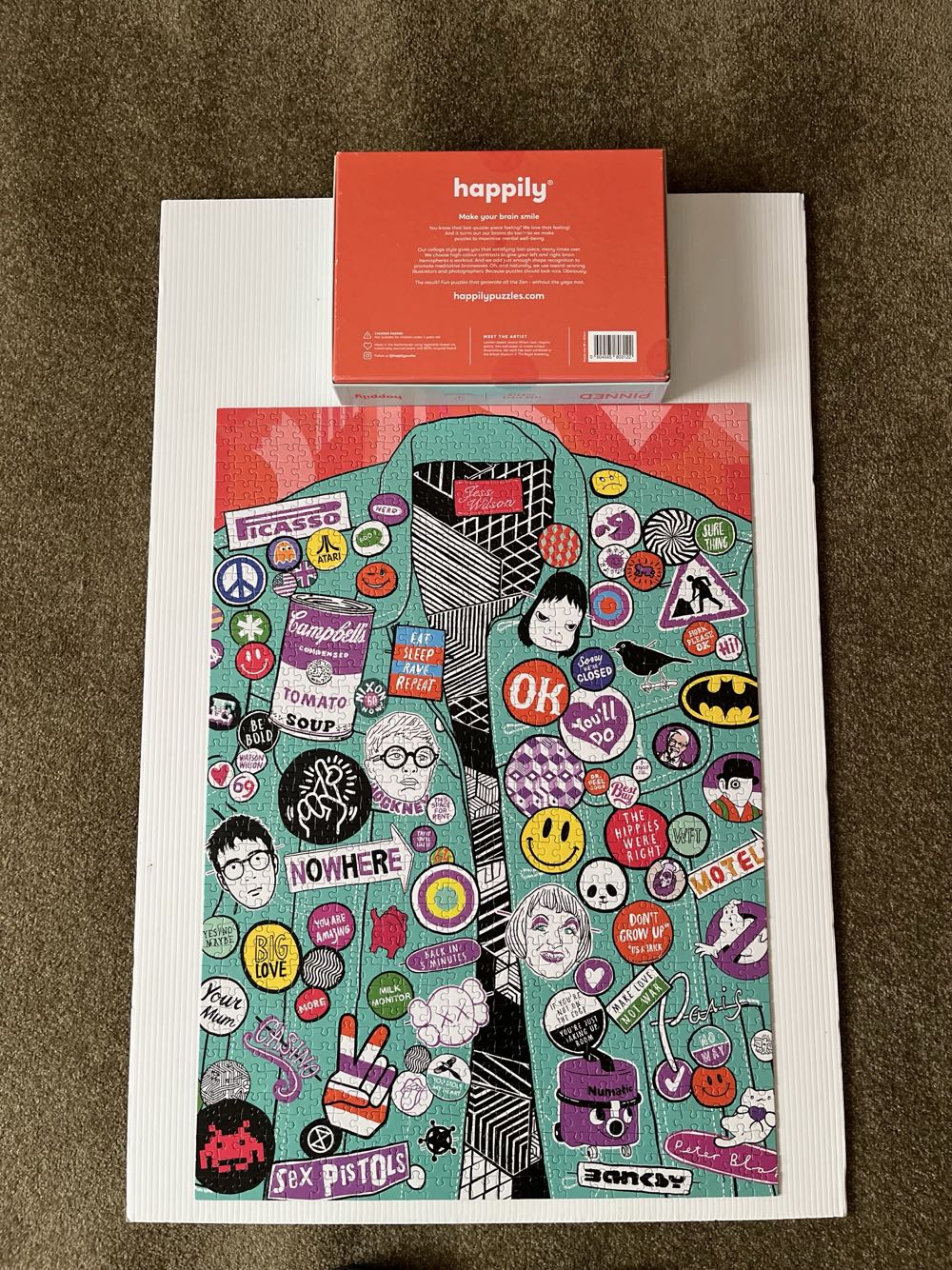 Pinned - Happily puzzle collectible [Barcode 604565803122] - Main Image 2