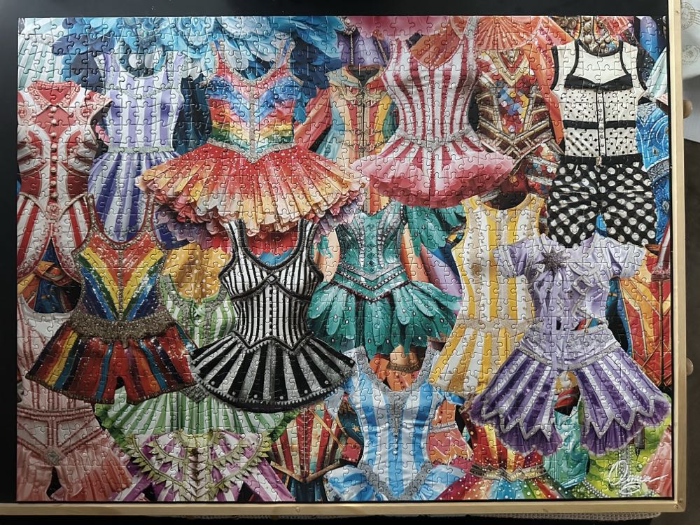 Carnival Costumes - Buffalo 🇺🇸 puzzle collectible [Barcode 079346127573] - Main Image 4