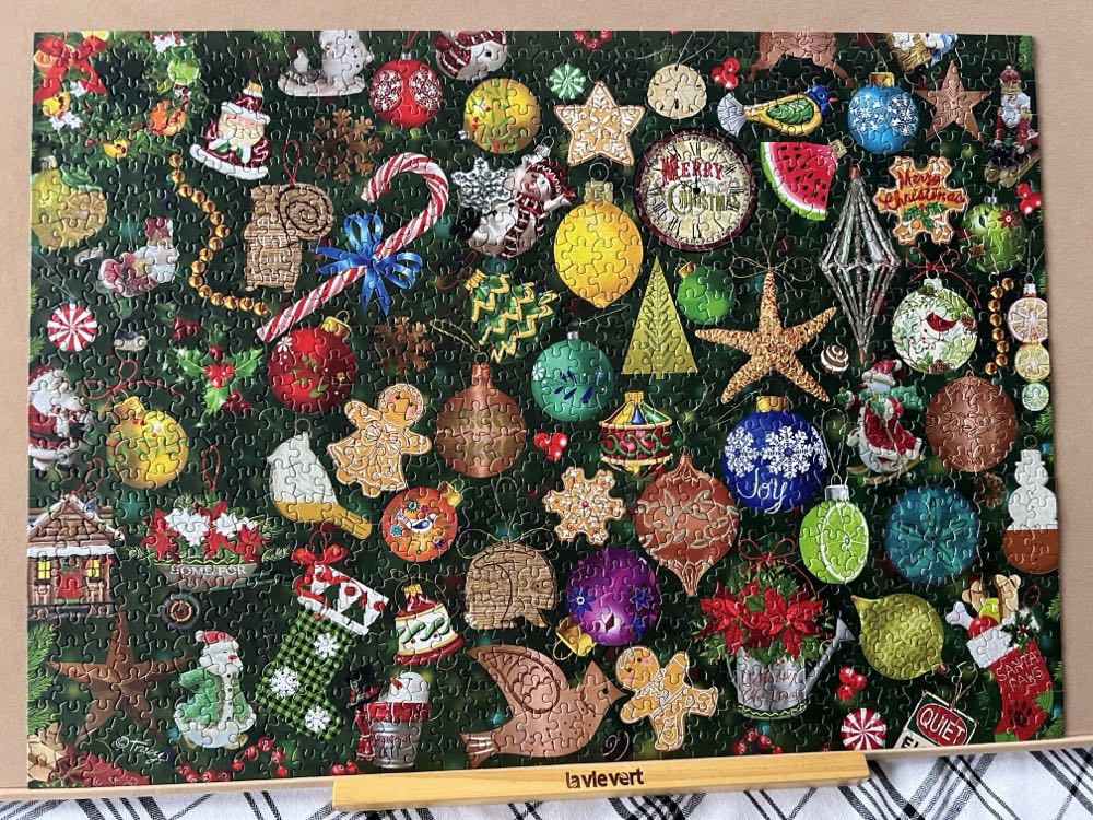 Christmas Ornament Collection - Ceaco puzzle collectible [Barcode 021081334082] - Main Image 2