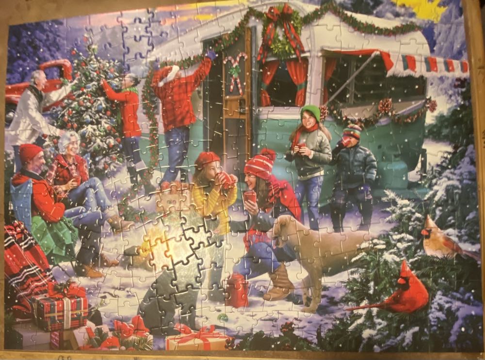 Camper Decorating - Bits And Pieces puzzle collectible [Barcode 192949075840] - Main Image 2