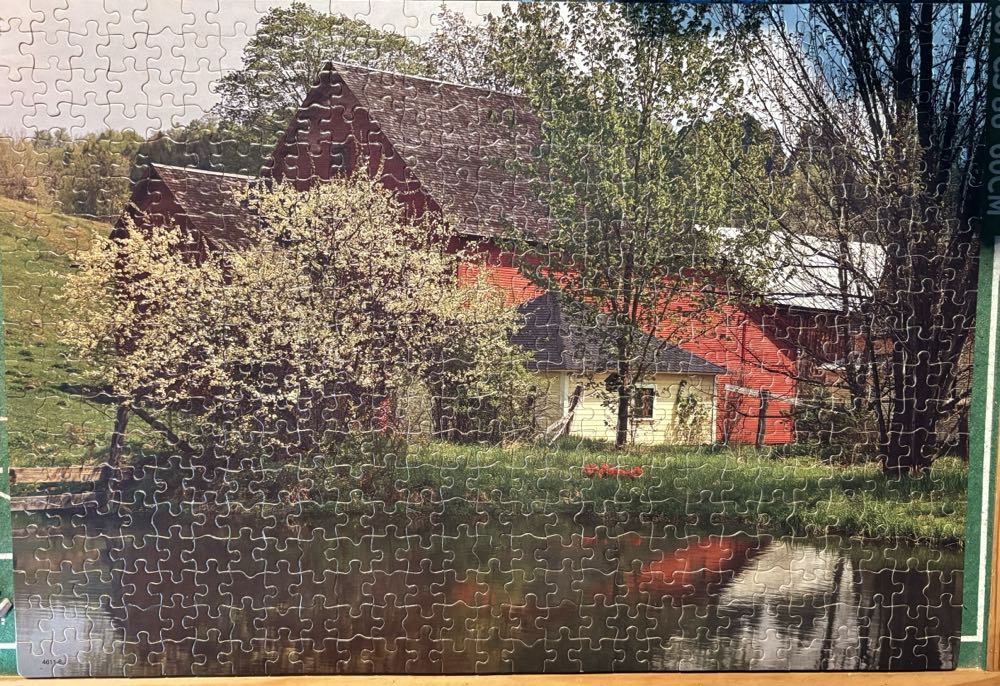 Pomfret, Vermont - Milton Bradley puzzle collectible [Barcode 032244046117] - Main Image 2