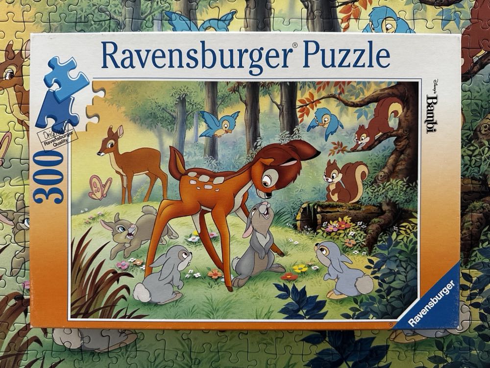 Among Friends - Ravensburger puzzle collectible [Barcode 4005556130894] - Main Image 4