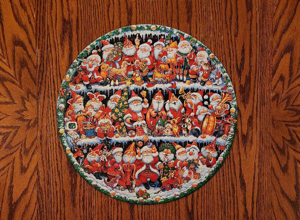 Santa On Shelves - F.X. Schmid puzzle collectible [Barcode 099252919062] - Main Image 2