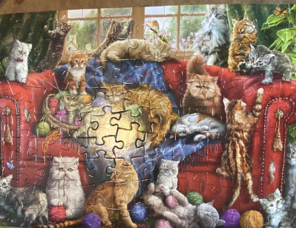 Couch Cats - Vermont Christmas Company 🇺🇸 puzzle collectible [Barcode 819273023773] - Main Image 3