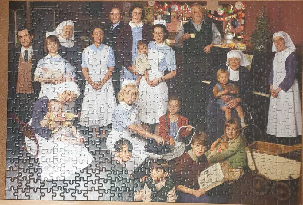 Call The Midwife - Gibsons puzzle collectible [Barcode 5012269030655] - Main Image 2