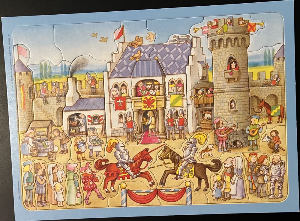 The Castle - Ravensburger puzzle collectible [Barcode 4005556069125] - Main Image 3