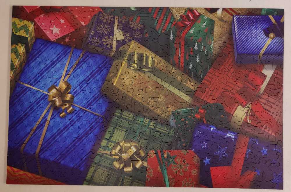 Christmas Elf with Gifts - Mosaic Puzzles 🇺🇸 puzzle collectible - Main Image 2