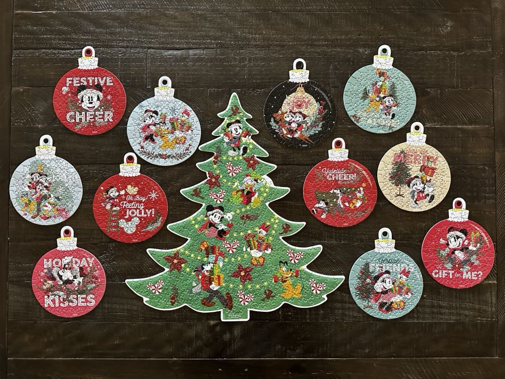 Advent Calendar Puzzles - Ceaco puzzle collectible [Barcode 021081380058] - Main Image 2