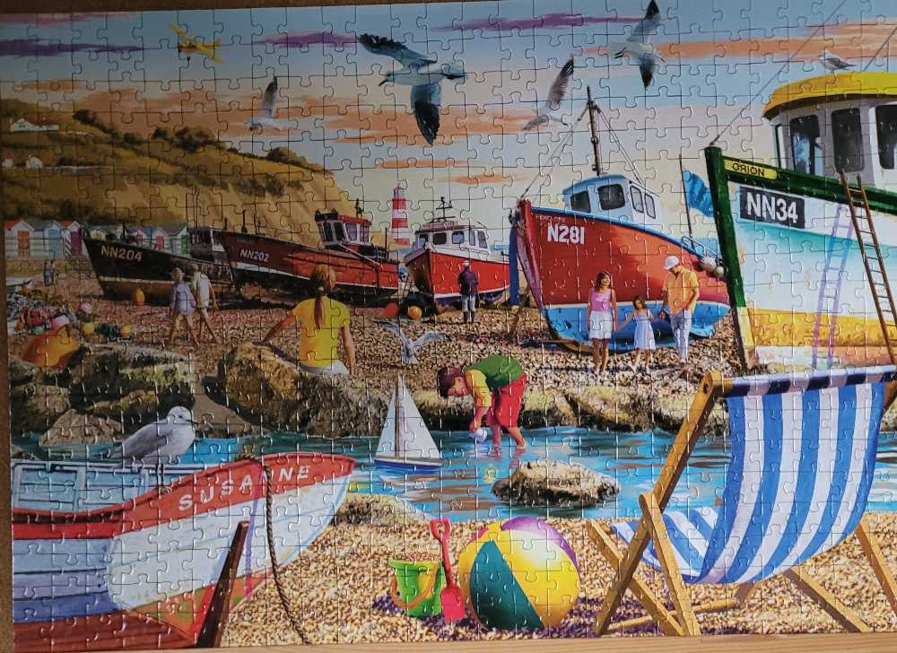 Boats On The Beach - Corner Piece puzzle collectible [Barcode 5052089369542] - Main Image 2