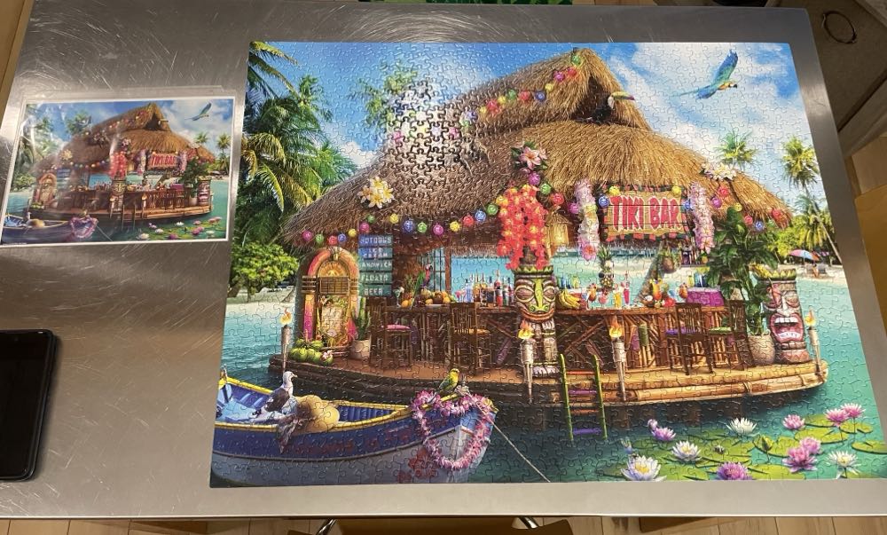Floating Tiki Bar - White Mountain puzzle collectible [Barcode 724819268429] - Main Image 2