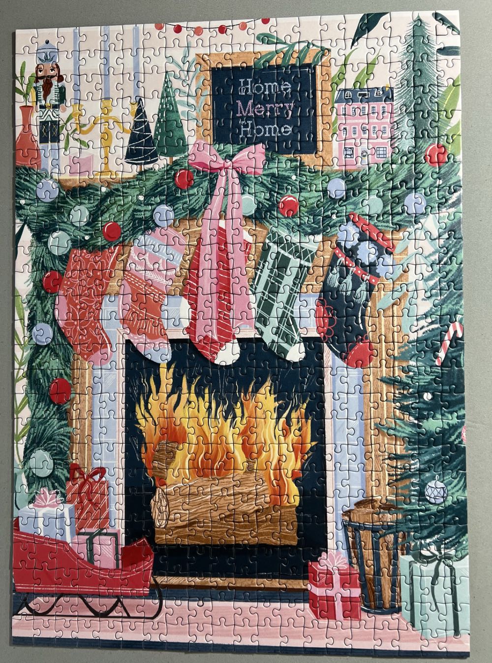 Christmas Fireplace - Pieces & Peace puzzle collectible [Barcode 3770001401188] - Main Image 2