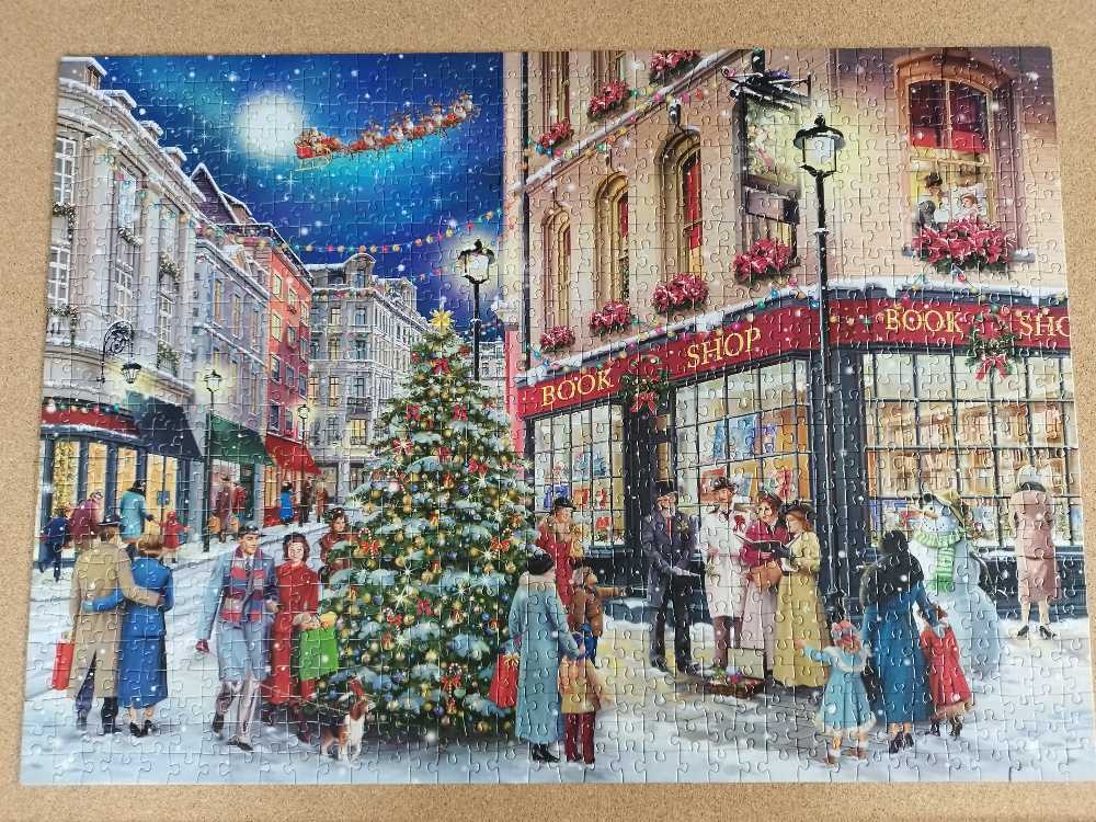 A  Christmas Stroll - Clementoni puzzle collectible [Barcode 8005125814985] - Main Image 2