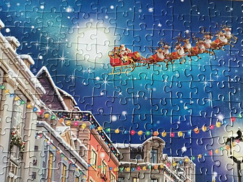A  Christmas Stroll - Clementoni puzzle collectible [Barcode 8005125814985] - Main Image 3