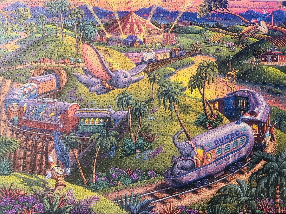 Dumbo The Flying Elephant - Dowdle puzzle collectible [Barcode 021081340557] - Main Image 2