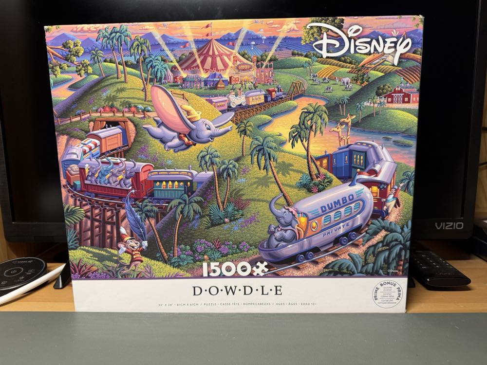 Dumbo The Flying Elephant - Dowdle puzzle collectible [Barcode 021081340557] - Main Image 3