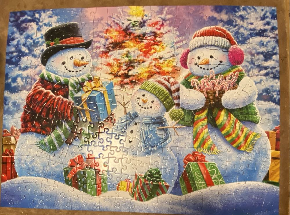 Snowman Family - Bitd And Pieces puzzle collectible [Barcode 192949086426] - Main Image 2