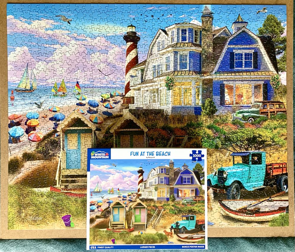 Fun At The Beach - White Mountain puzzle collectible [Barcode 724819268757] - Main Image 3