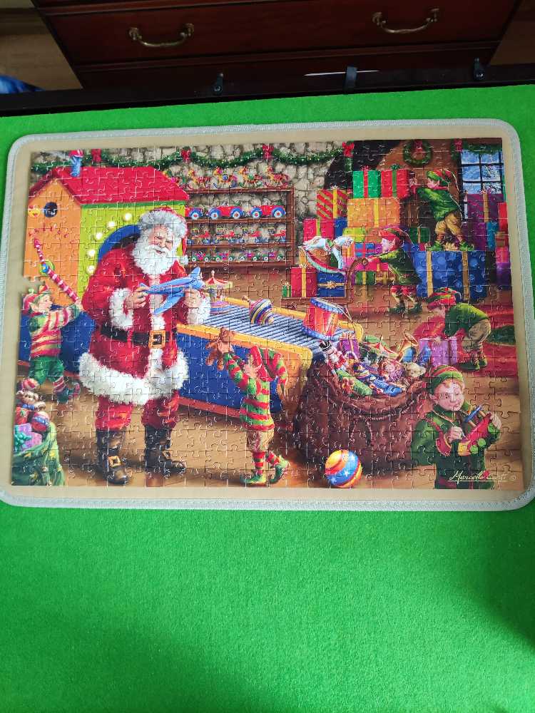 Santa’s Elves - Corner Piece puzzle collectible - Main Image 2