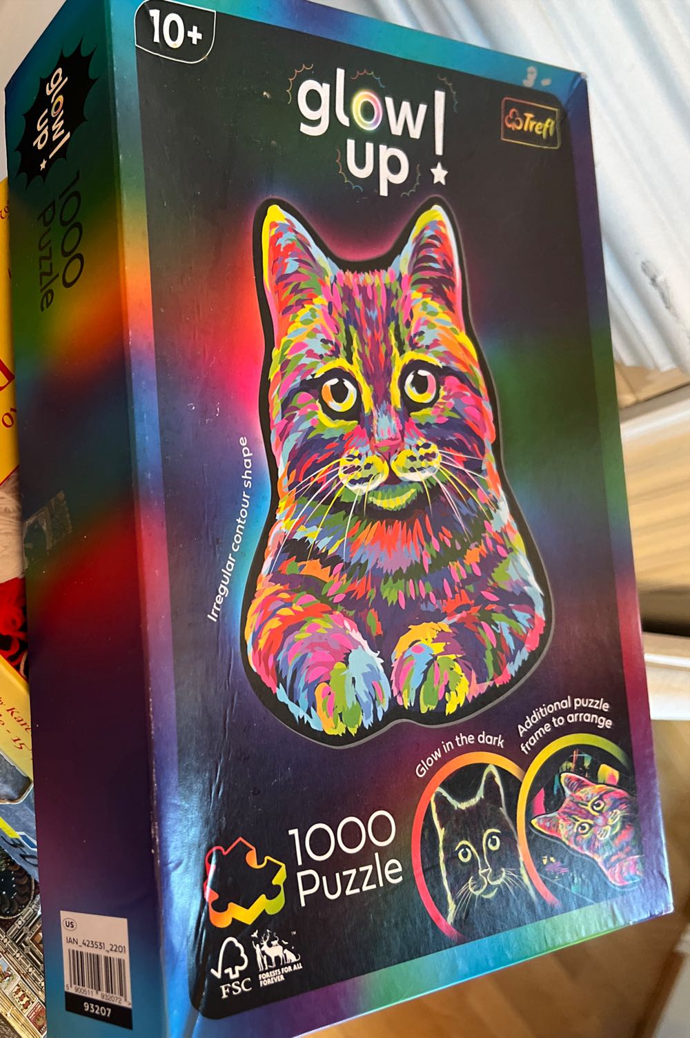 Glow Up Cat - Trefl 🇵🇱 puzzle collectible [Barcode 5900511932072] - Main Image 2
