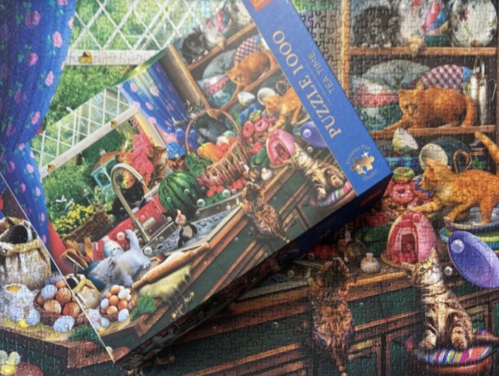 Tea Time Troublemaker Kittens Saskia Lenen - Trefl puzzle collectible [Barcode 5900511108392] - Main Image 4