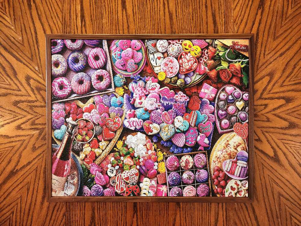 Love Treats - White Mountain puzzle collectible [Barcode 724819268924] - Main Image 2