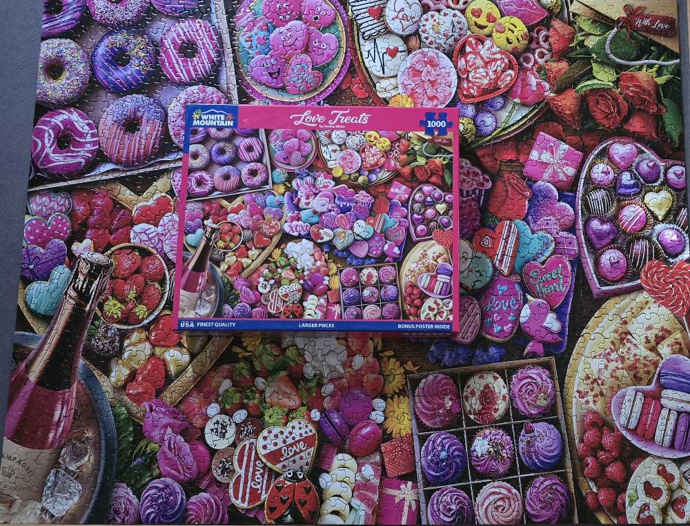 Love Treats - White Mountain puzzle collectible [Barcode 724819268924] - Main Image 4