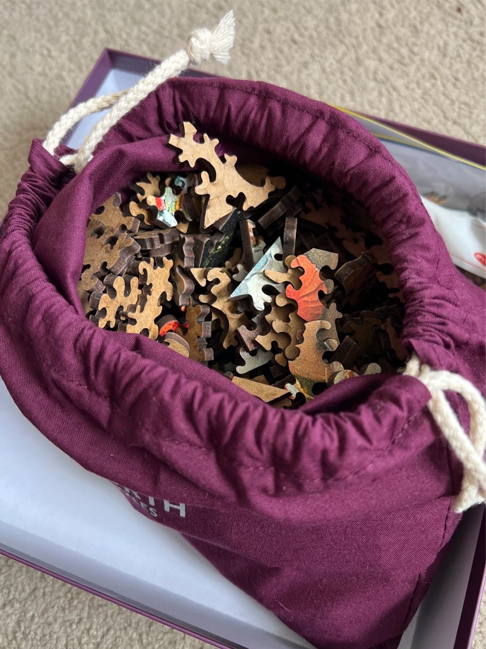 Celebration In Seville - Wentworth Wooden Puzzles puzzle collectible [Barcode 6050265403201] - Main Image 2