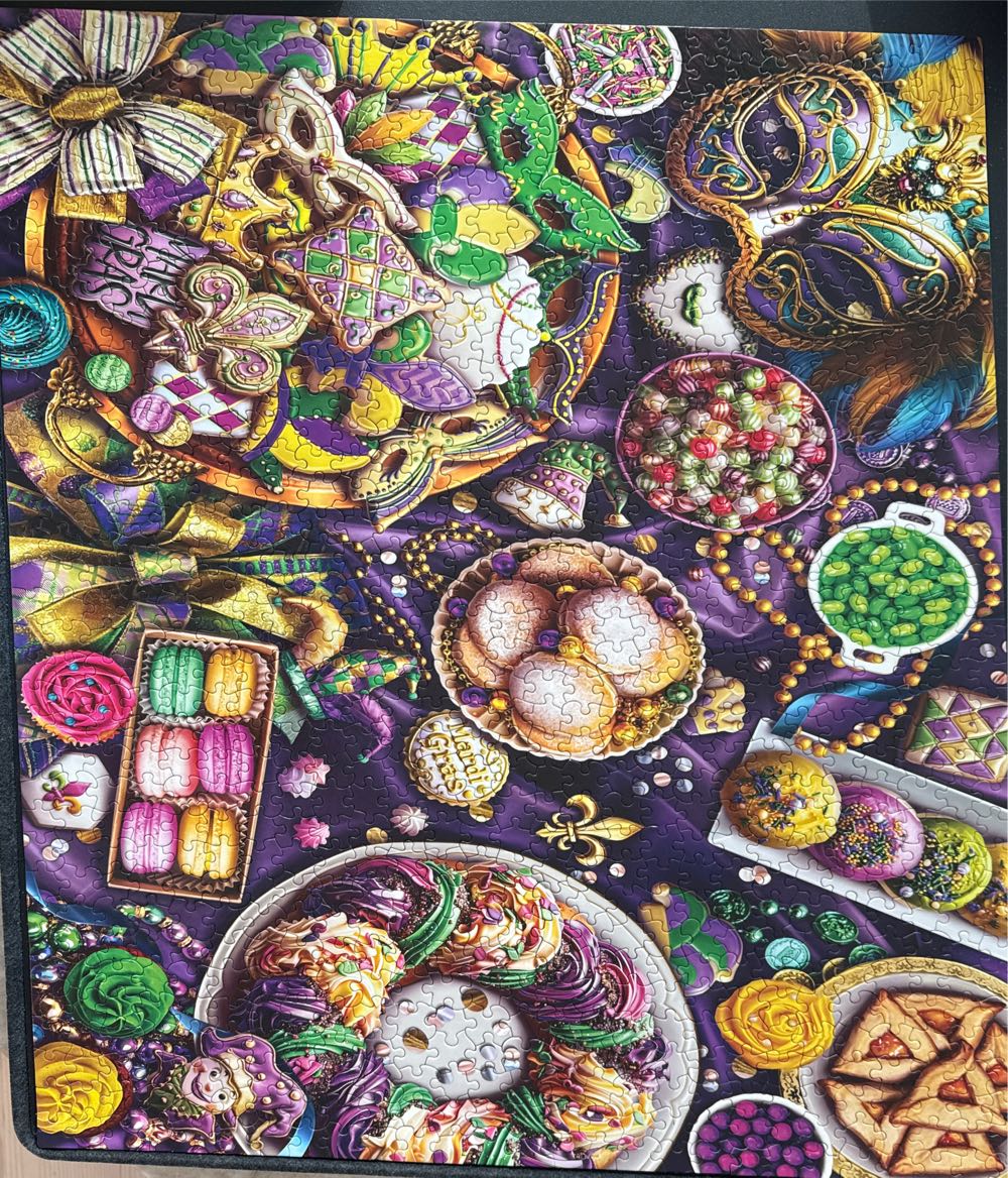 Z Nannie - Mardi Gras 💎 - White Mountain puzzle collectible [Barcode 724819268849] - Main Image 2