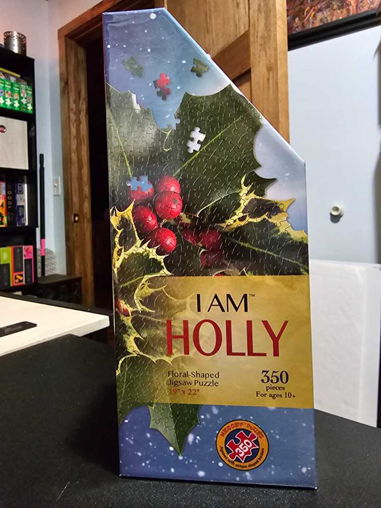 I Am Holly  - Madd Capp puzzle collectible [Barcode 051497318307] - Main Image 2