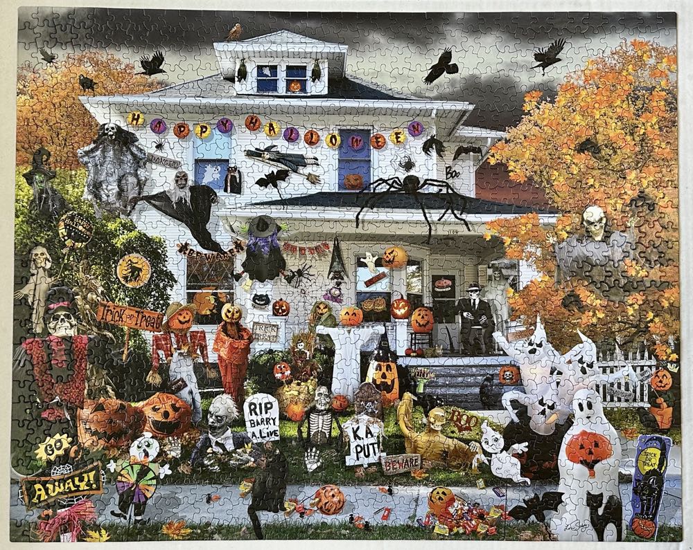 Halloween At The House🧩 - White Mountain puzzle collectible - Main Image 2
