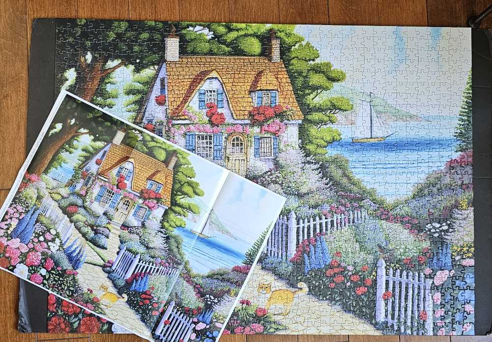 Seaside Cottage Garden - Buffalo puzzle collectible [Barcode 079346126163] - Main Image 3