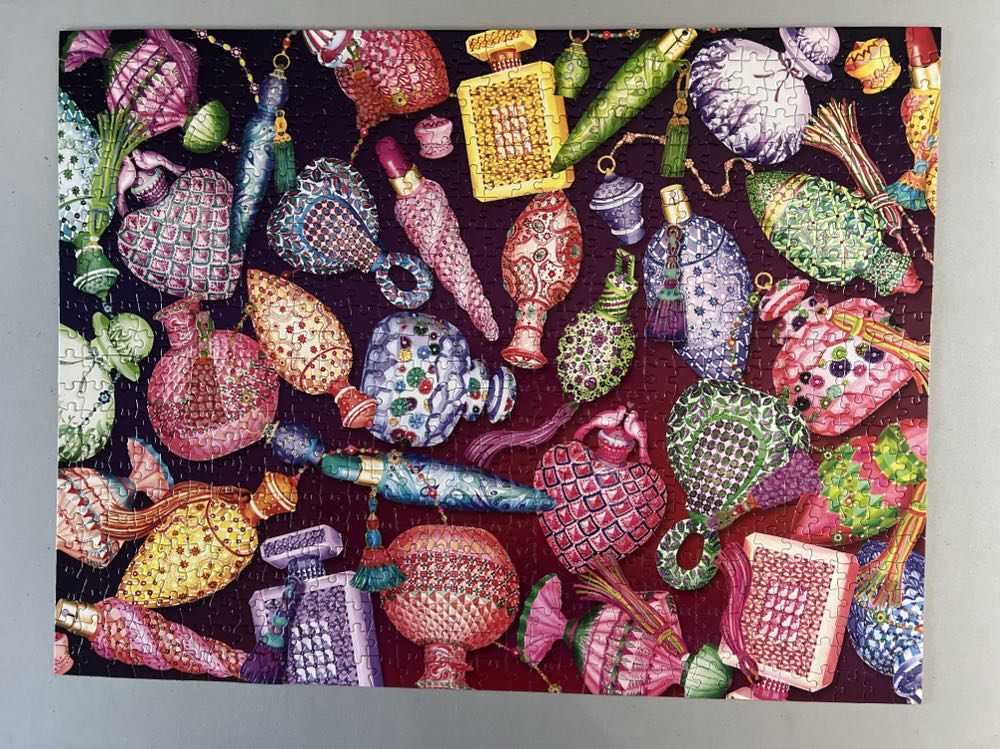 Perfect Perfumes - Ceaco puzzle collectible [Barcode 021081110433] - Main Image 3