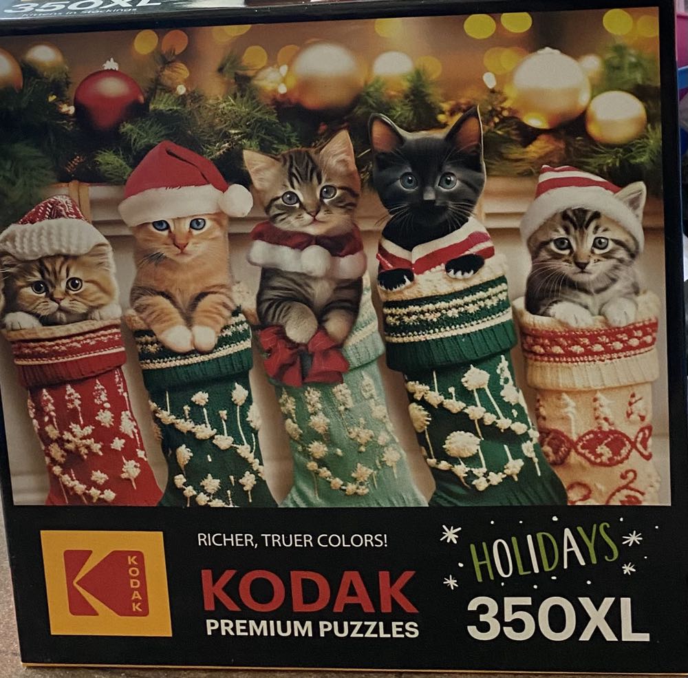 KITTEN STOCKINGS - Rose Art Kodacolor puzzle collectible [Barcode 4895145425988] - Main Image 2